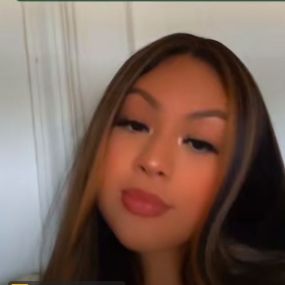 Meet your Posher, Karina - Picture 1 of 1